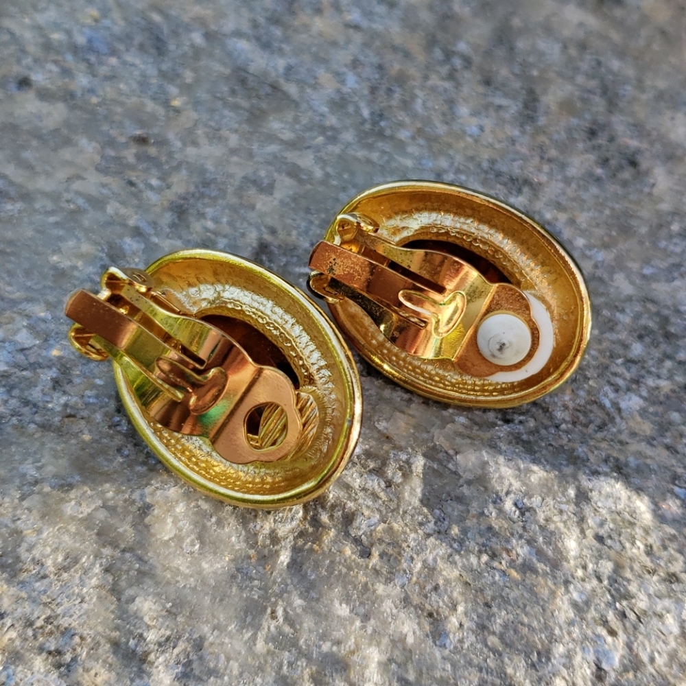 Vtg Swirled Rooter Lucite Cabochon Enamel Earrings - Picture 13 of 13